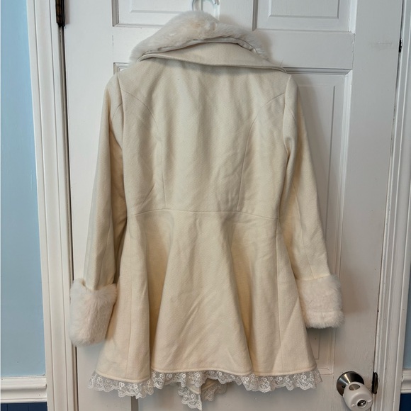 NWT Devil Inspired XS Women's Coat with detachable fur and bow - Picture 3 of 11